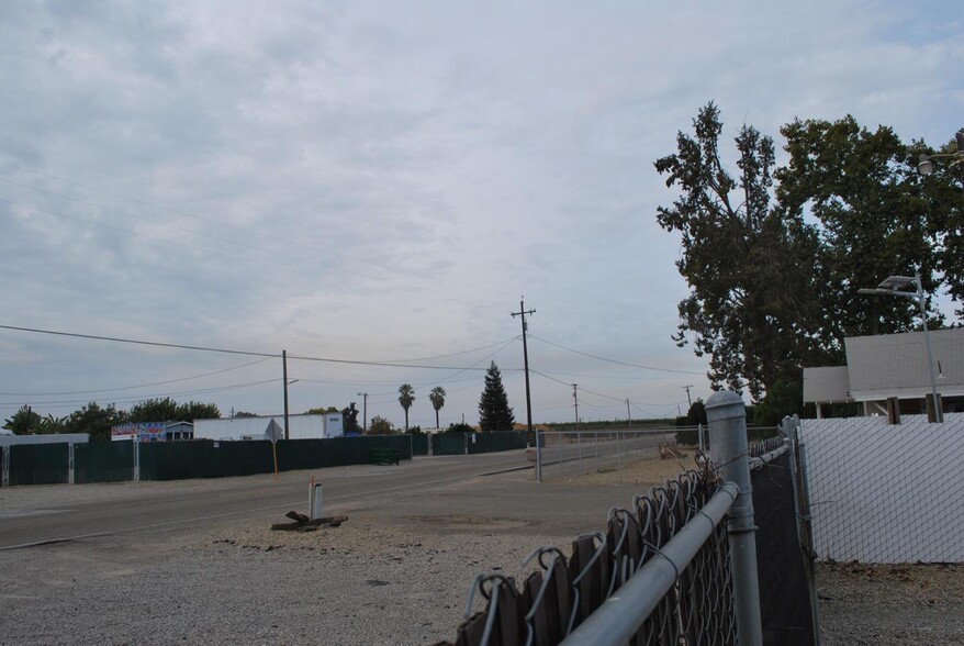 12712 McKinley ave, Sanger, CA à louer - Photo de l’immeuble – Image 3 sur 17