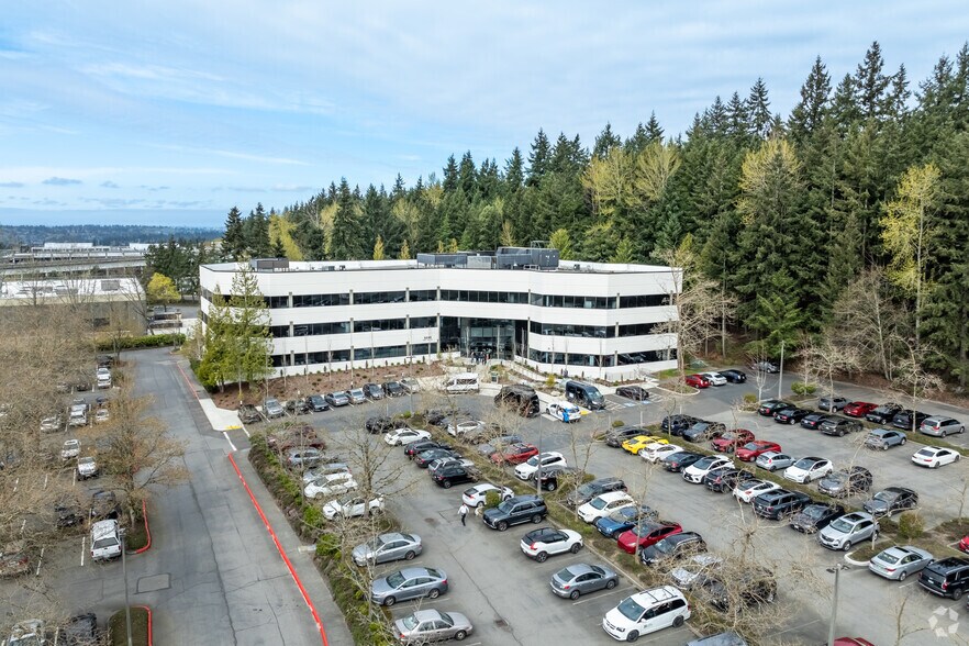 3245 146th Pl SE, Bellevue, WA à louer - Photo de l’immeuble – Image 2 sur 4