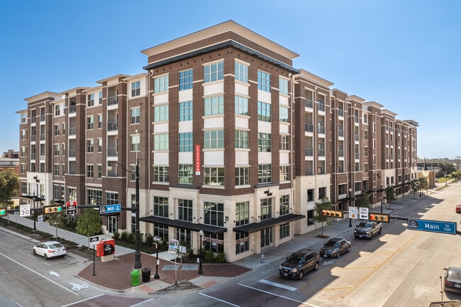 Plus de détails pour 100 E Main St, Lewisville, TX - Local commercial à louer