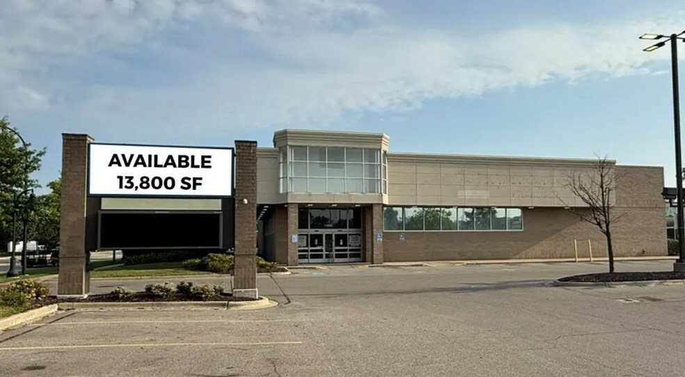 13550 W 9 Mile Rd, Oak Park, MI à louer - Photo de l’immeuble – Image 2 sur 12