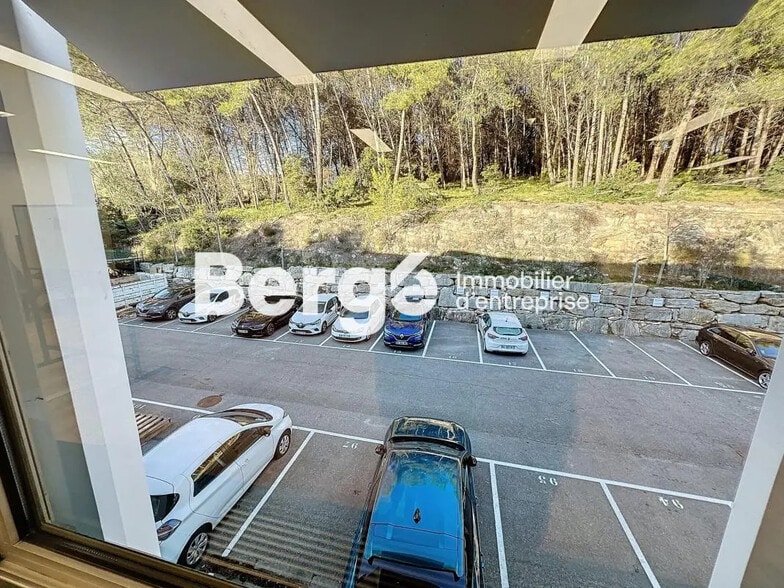 Industriel/Logistique dans Valbonne à louer - Photo de l’immeuble – Image 3 sur 5