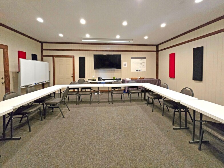 1111 N Walnut Ave, New Braunfels, TX à louer - Photo de l’immeuble – Image 3 sur 20