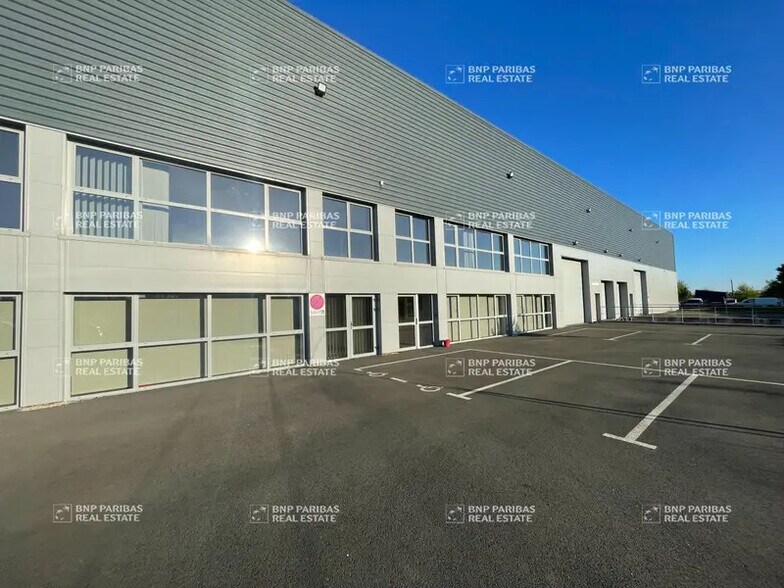 Industriel/Logistique dans Noyal-Châtillon-sur-Seiche à louer - Photo de l’immeuble – Image 1 sur 19