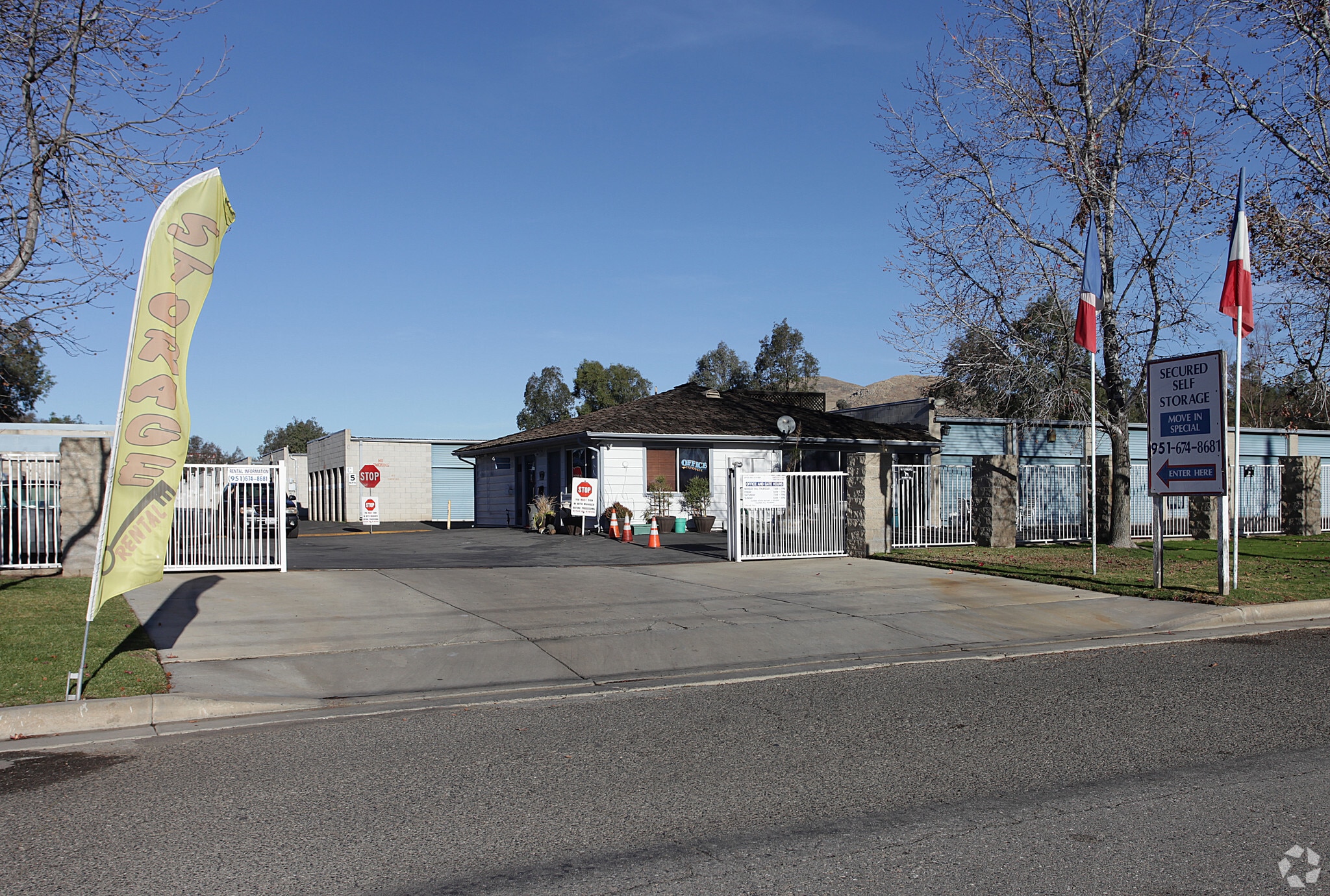 29135 Riverside Dr, Lake Elsinore, CA à vendre Photo principale– Image 1 sur 4