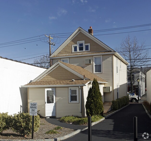 69 Broadway, Greenlawn, NY à louer - Photo de l’immeuble – Image 2 sur 3