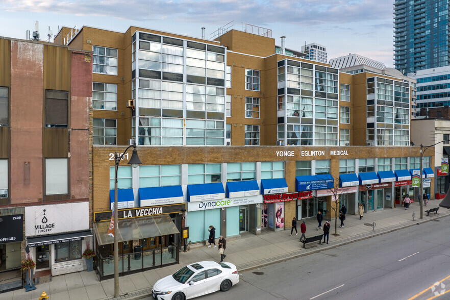 2401 Yonge St, Toronto, ON à louer - Photo de l’immeuble – Image 2 sur 4