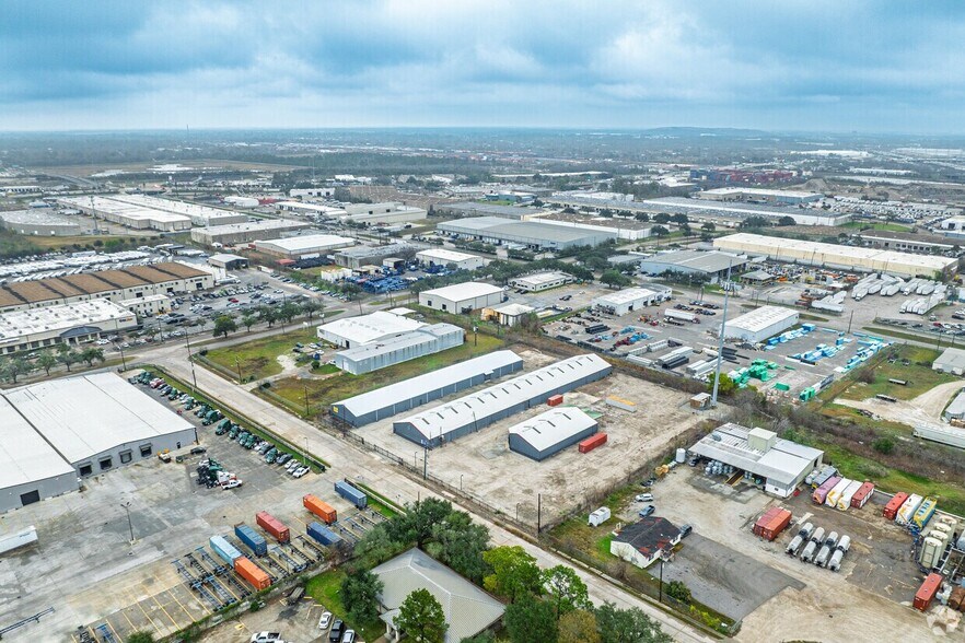 Blaffer St. Warehouses portefeuille de 3 biens à vendre sur LoopNet.fr - Photo de l’immeuble – Image 3 sur 3