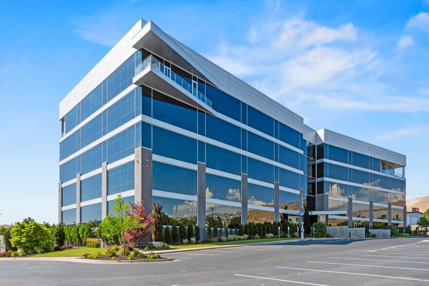 3400 W Mayflower Ave, Lehi, UT à louer - Photo de l’immeuble – Image 1 sur 9