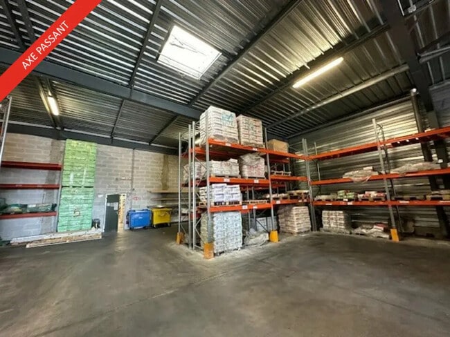 Plus de détails pour Local d'activités à louer