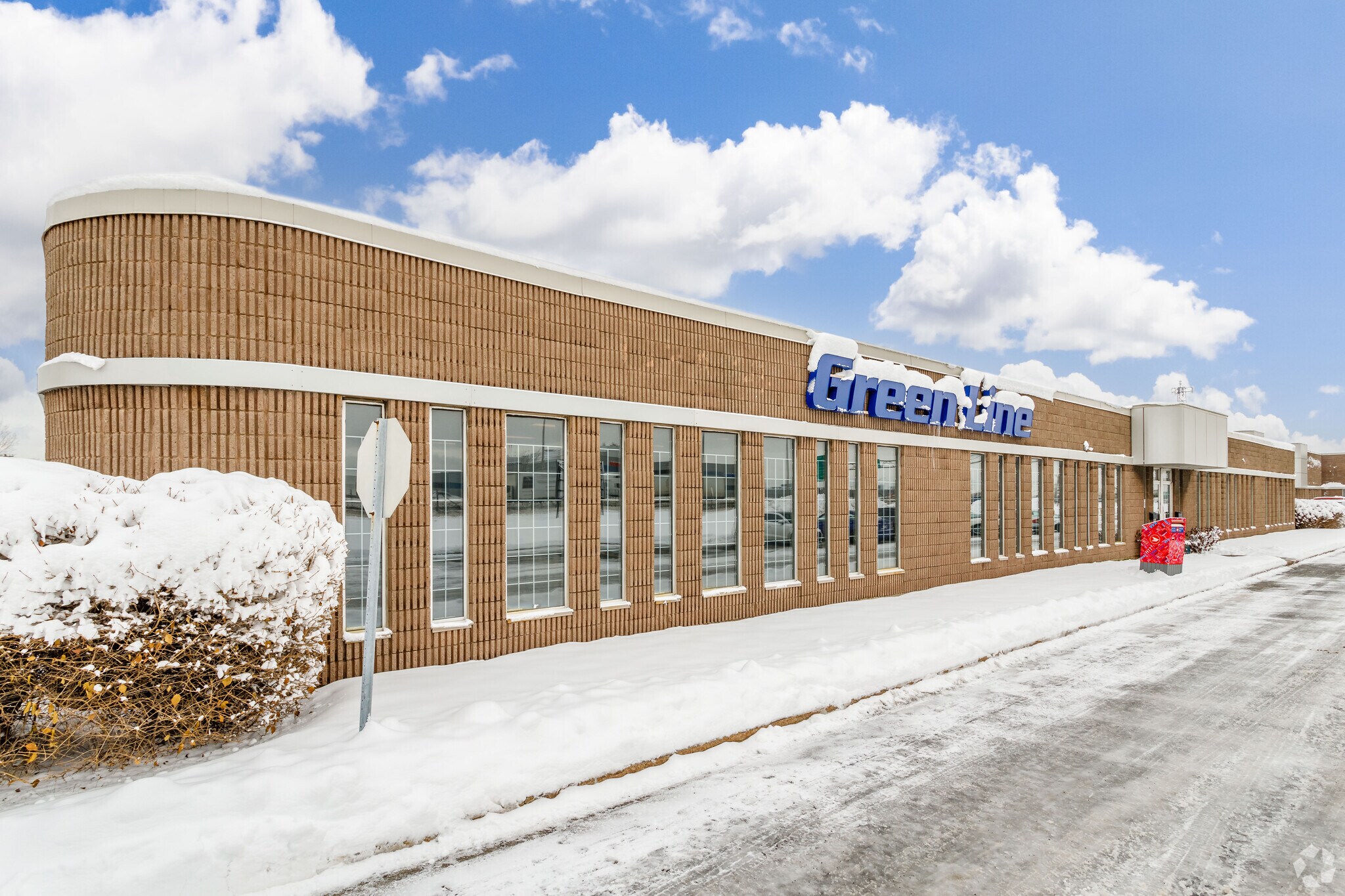 9305-9405 Rte Transcanadienne, Montréal, QC à louer Photo principale– Image 1 sur 8