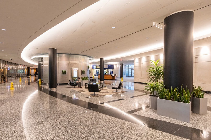 6880 Financial Dr, Mississauga, ON à louer - Hall d’entrée – Image 2 sur 6