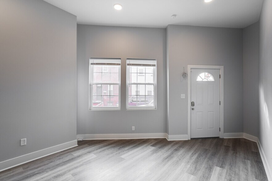 4115 Brown St, Philadelphia, PA à vendre - Photo intérieure – Image 2 sur 12