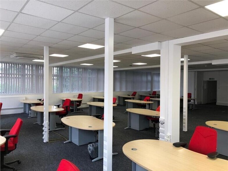 Thames Rd, Crayford à louer - Photo de l’immeuble – Image 3 sur 8