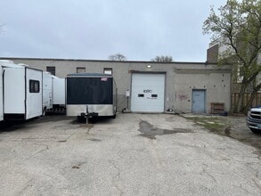 266 Royal York Rd, Toronto, ON à louer Photo de l’immeuble– Image 2 sur 6