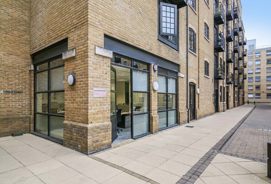 36 Curlew St, Londres à vendre - Photo de l’immeuble – Image 2 sur 4
