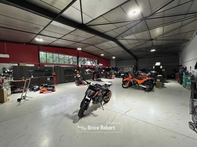 Plus de détails pour Local d’activités à vendre