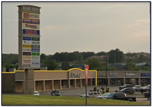 1744 E Carl Albert Pky, Mcalester, OK à louer Photo de l’immeuble– Image 1 sur 2