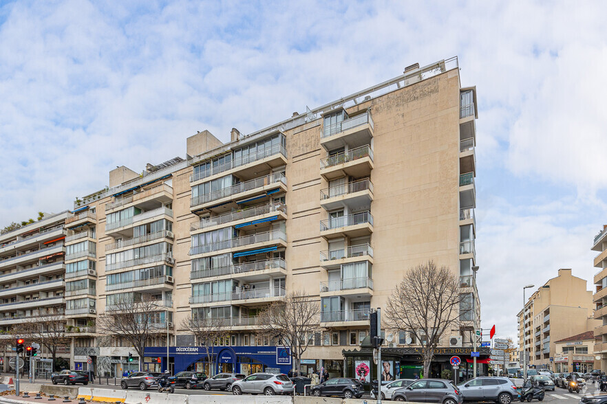 Local commercial dans Marseille à louer - Photo de l’immeuble – Image 3 sur 3