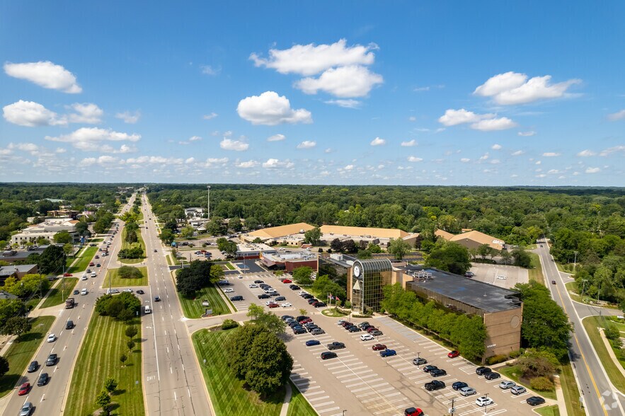 29200 Northwestern Hwy, Southfield, MI à louer - Aérien – Image 3 sur 5