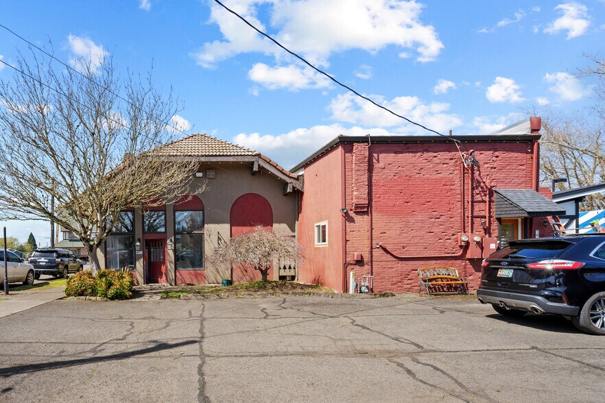 215-225 N Main St, Mount Angel, OR à vendre - Photo de l’immeuble – Image 3 sur 20