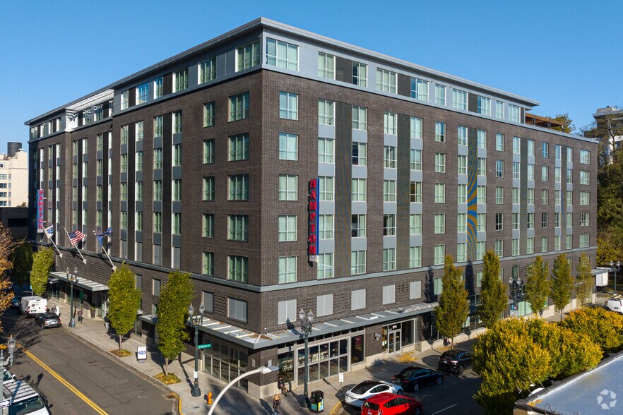 325 NW Park Avenue, Portland, OR à louer - Photo de l’immeuble – Image 1 sur 11