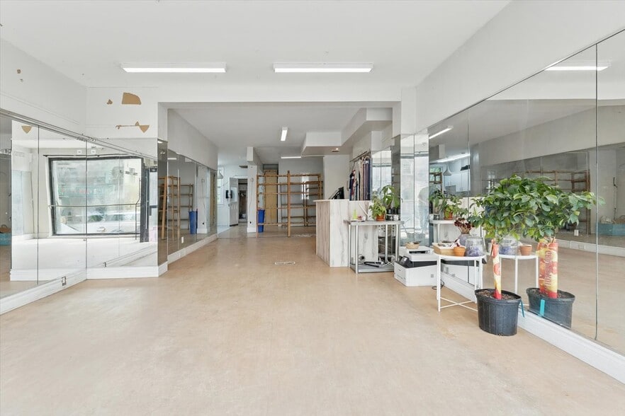 2257 Dundas St W, Toronto, ON à louer - Photo de l’immeuble – Image 3 sur 13