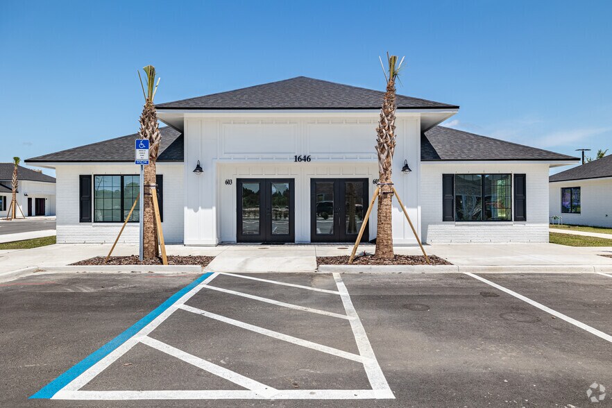 1646 Corsair Ln, Middleburg, FL à vendre - Photo de l’immeuble – Image 3 sur 26