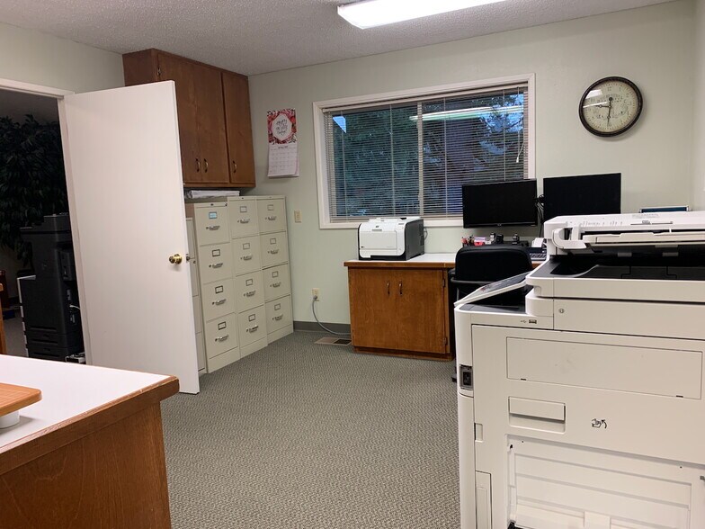 7920 44th St W, University Place, WA à vendre - Photo de l’immeuble – Image 2 sur 10