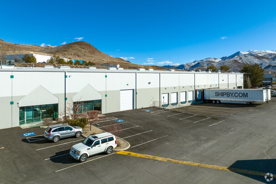 250 Vista Blvd, Sparks, NV à louer - Photo de l’immeuble – Image 3 sur 5