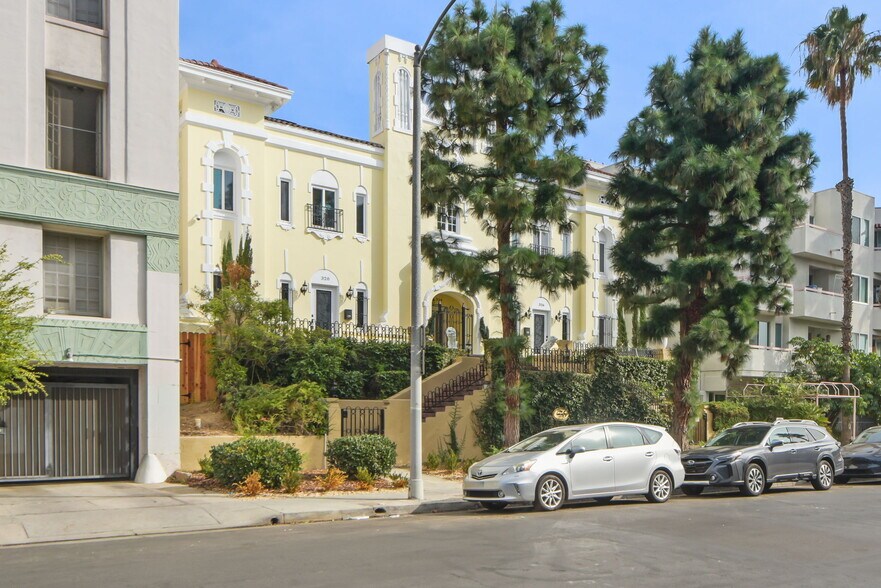 320 S Kingsley Dr, Los Angeles, CA à vendre - Photo de l’immeuble – Image 2 sur 18