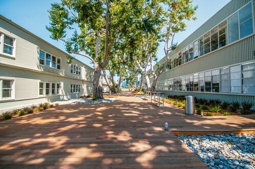 12101 W Bluff Creek Dr, Playa Vista, CA à louer - Photo de l’immeuble – Image 3 sur 11