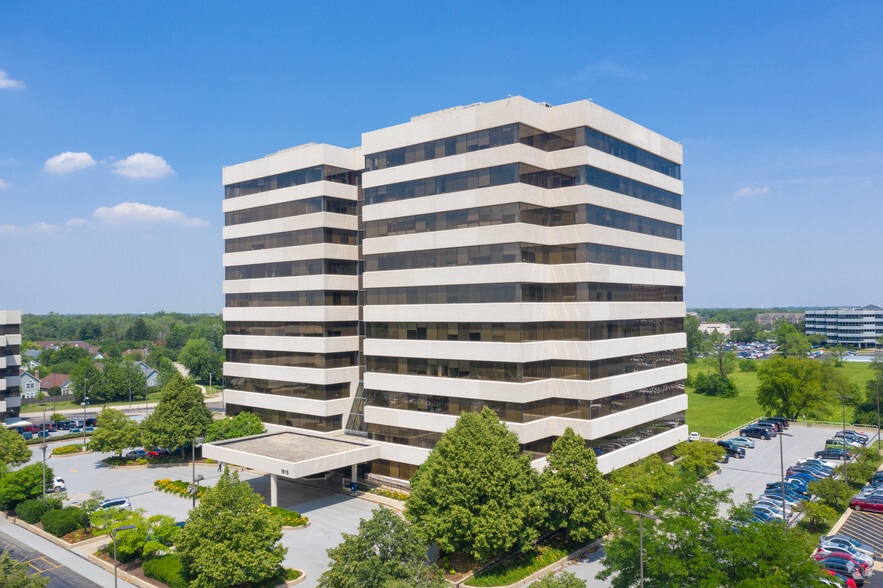 1815 S Meyers Rd, Oakbrook Terrace, IL à louer - Photo de l’immeuble – Image 1 sur 12