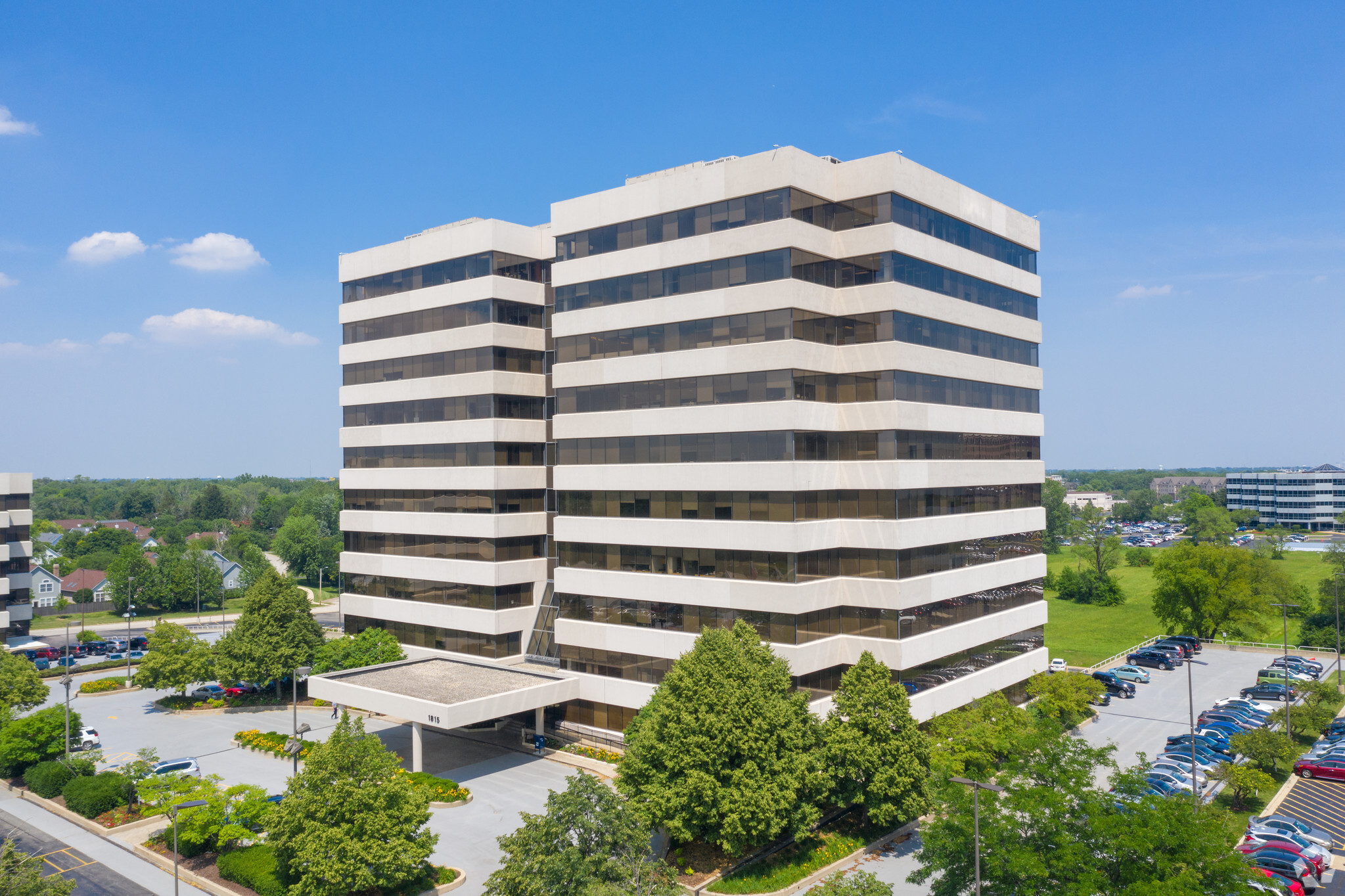 1815 S Meyers Rd, Oakbrook Terrace, IL à louer Photo de l’immeuble– Image 1 sur 13