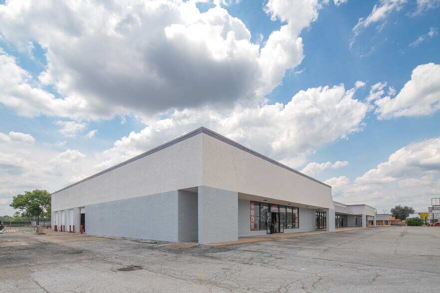 10200 Almeda Genoa Rd, Houston, TX à louer - Photo de l’immeuble – Image 1 sur 25