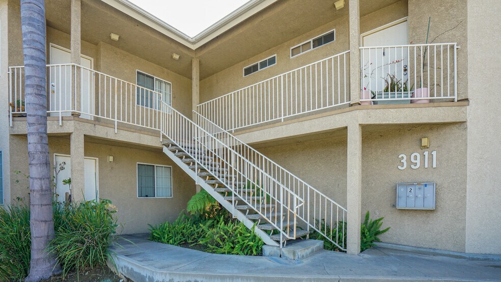 3911 Verdugo Rd, Los Angeles, CA à vendre - Photo de l’immeuble – Image 3 sur 21