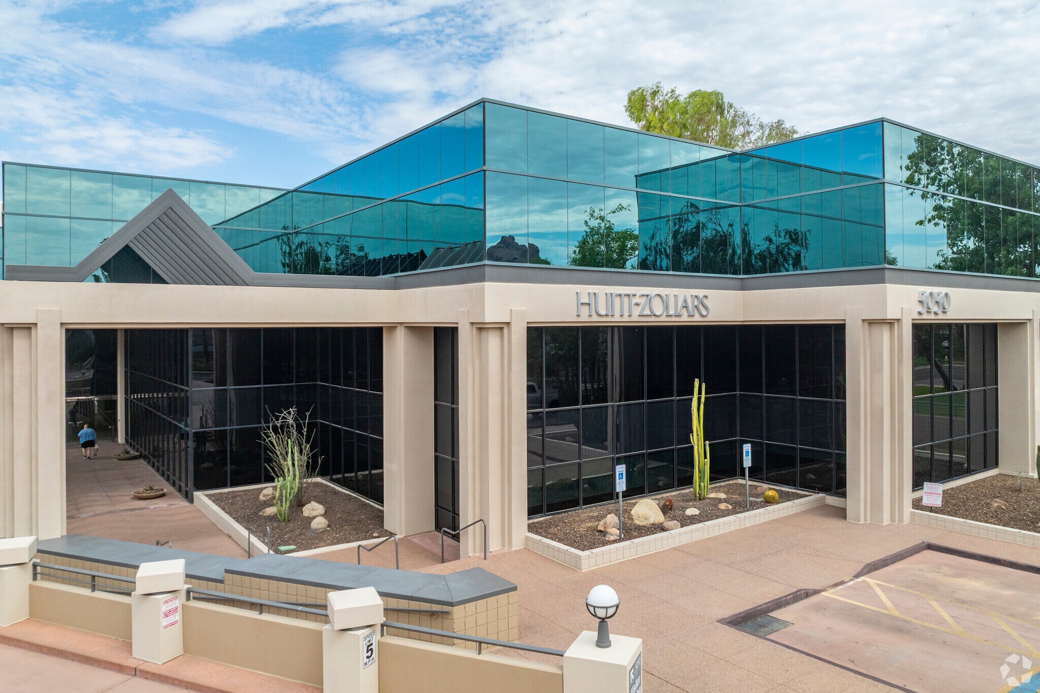 5050 N 40th St, Phoenix, AZ à louer Photo principale– Image 1 sur 14