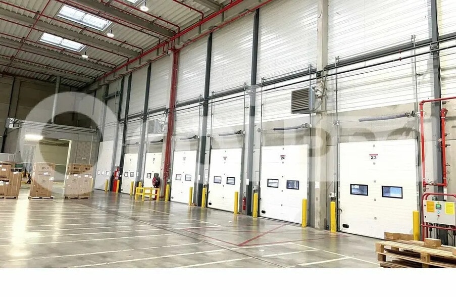 Industriel/Logistique dans Le Coudray-Montceaux à louer - Photo de l’immeuble – Image 3 sur 10