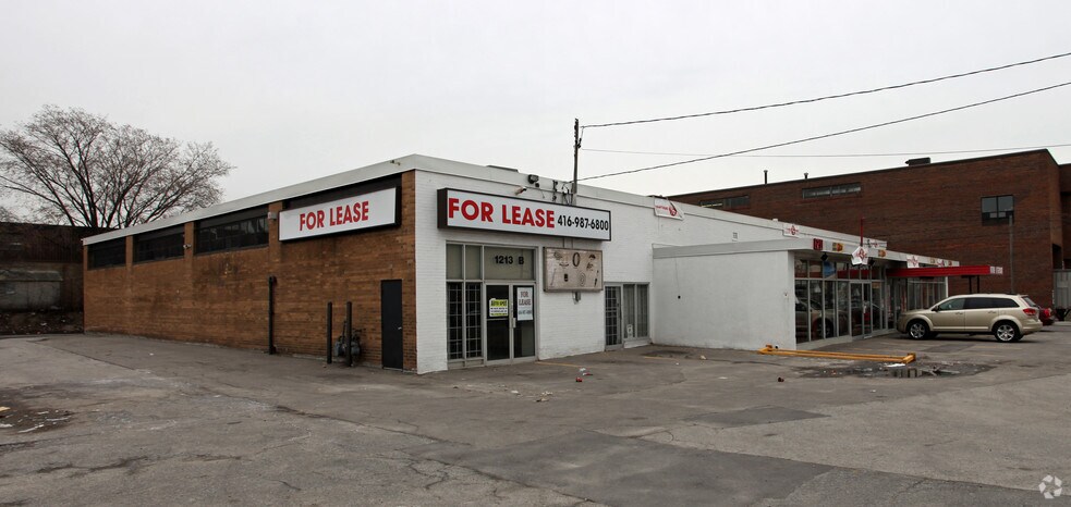 1211-1213 Caledonia Rd, Toronto, ON à louer - Photo de l’immeuble – Image 2 sur 9