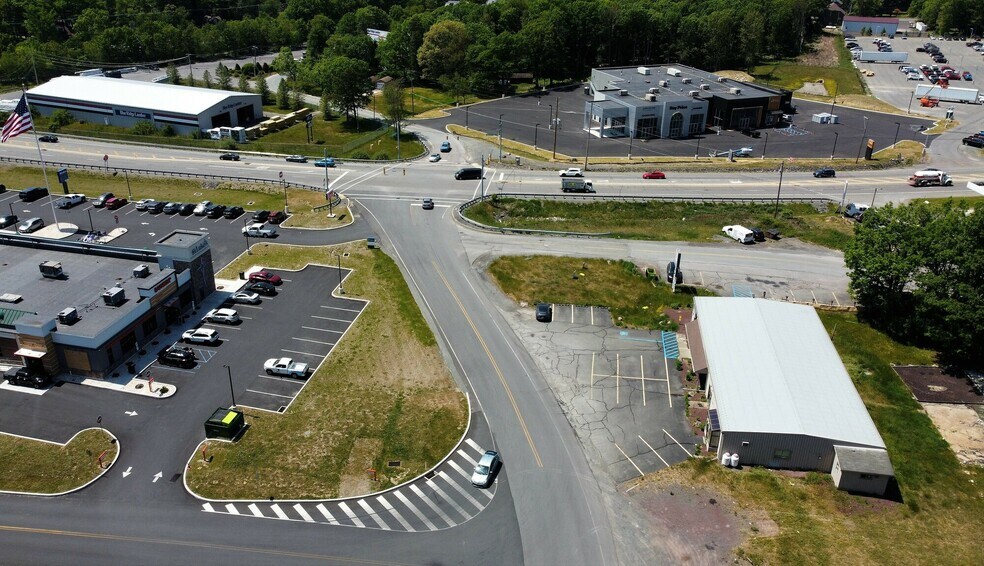 175 Harvest Ln, Pocono Summit, PA à louer - Photo de l’immeuble – Image 3 sur 3