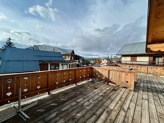 Local d'activités dans Albiez Montrond à vendre - Photo de l’immeuble – Image 3 sur 7