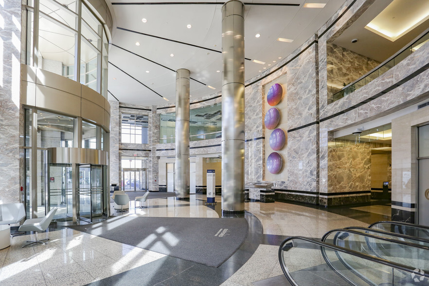440 2nd Ave SW, Calgary, AB à louer - Hall d’entrée – Image 3 sur 13