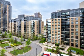 Plus de détails pour 5 Zappacosta Dr, Toronto, ON - Local commercial à louer