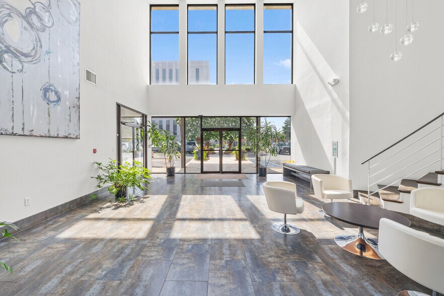 105 N Spring St, Greenville, SC à louer - Photo de l’immeuble – Image 3 sur 6