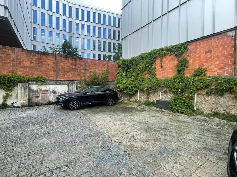 Local d'activités dans Gentilly à vendre - Photo de l’immeuble – Image 2 sur 5