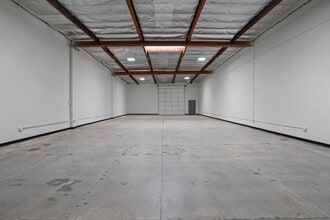 15131-15151 Goldenwest Cir, Westminster, CA à louer Photo intérieure– Image 2 sur 2