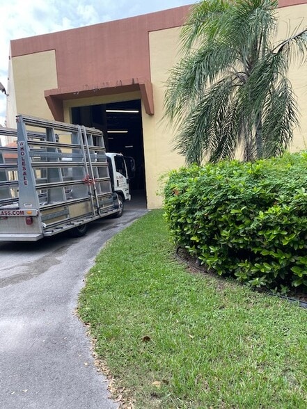 2300 NW 34th Ave, Miami, FL à vendre - Photo de l’immeuble – Image 3 sur 18