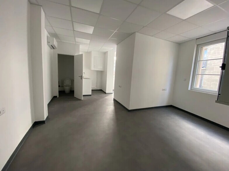 Bureau dans Marseille à louer - Photo de l’immeuble – Image 2 sur 9