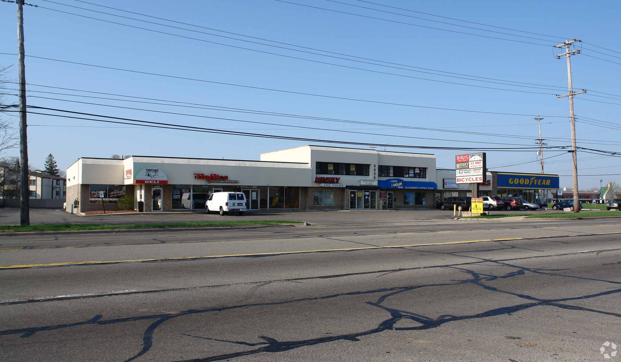 5021-5039 W Saginaw Hwy, Lansing, MI à louer Photo principale– Image 1 sur 12