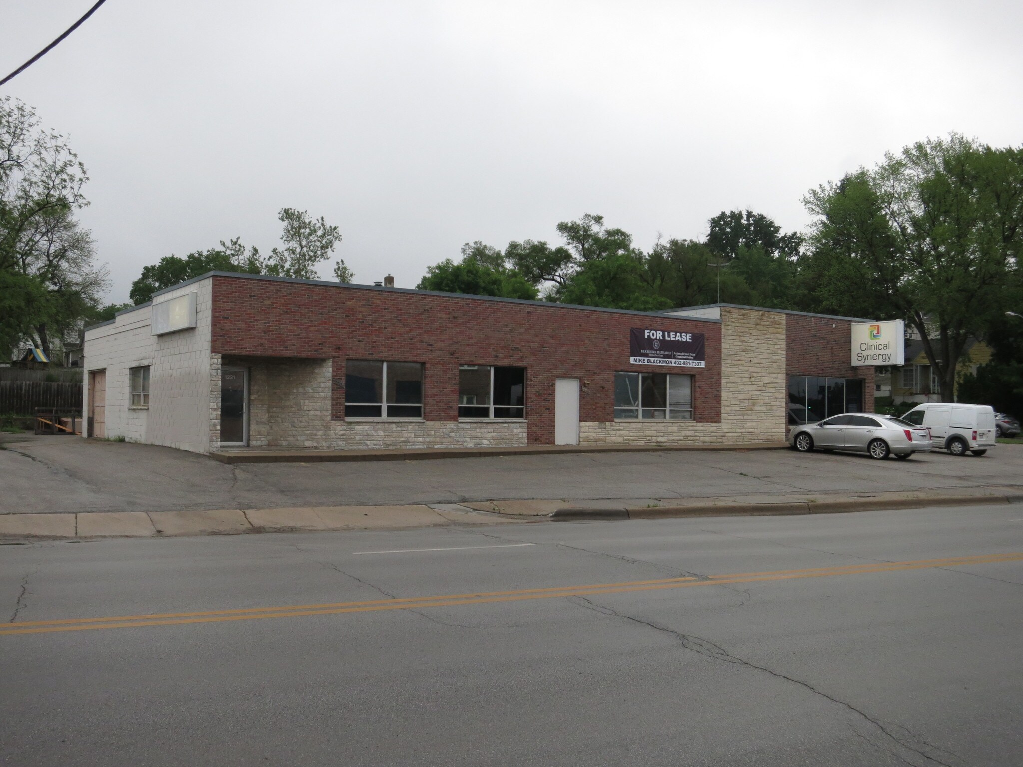 1221-1225 S Saddle Creek Rd, Omaha, NE à louer Photo de l’immeuble– Image 1 sur 11