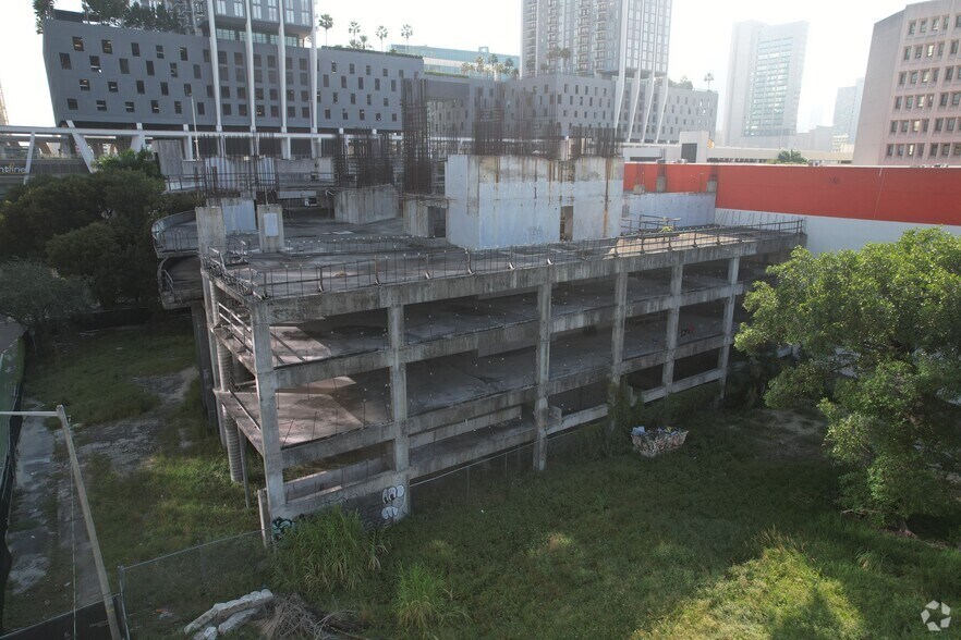 525 NW 2nd Ave, Miami, FL à louer - Photo de l’immeuble – Image 2 sur 16